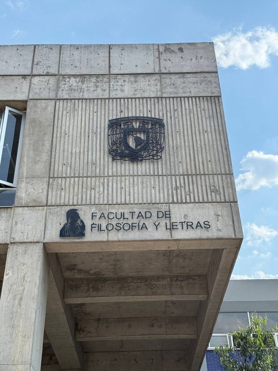 Demolición y desmantelamiento de restaurantes, cines y locales — Plaza Pericoapa